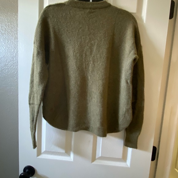 Madewell sweater olive/army green color - Picture 2 of 10